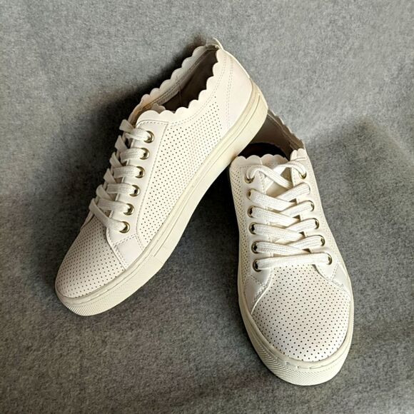 Indigo Rd Irkyrie White Leather Scalloped Casual Sneakers 8M - EUC - Picture 2 of 11